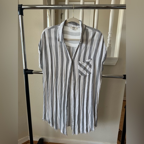 Umgee Oversized  button down - Grey and while stripes - Picture 2 of 3